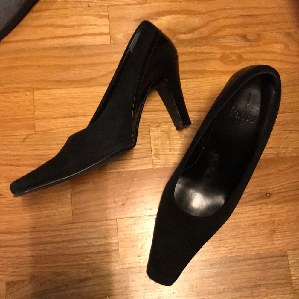 Black leather and suede Paolo pumps.